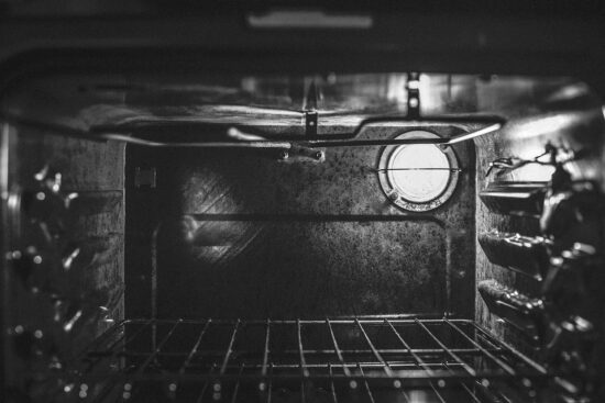 Hoe werkt een zelfreinigende oven